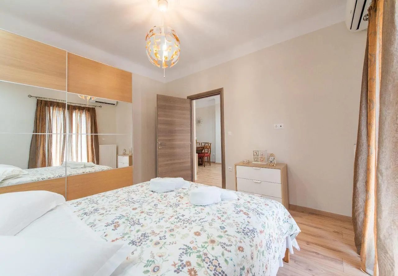 Apricot By Halu! Cozy Apt Next To Agia Sophia Metro Station Thessaloniki 0*,  Greece